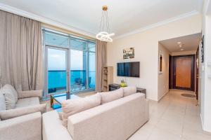 Beachfront holiday homes with beach,sauna,jacuzzi,cafe,restaurants and more