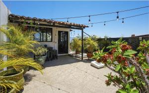 Upscale Tropical Oasis with Spectacular Views