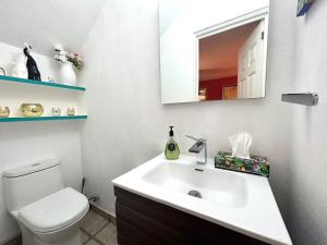 Upscale Tropical Oasis with Spectacular Views