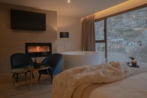 Almazara Suites