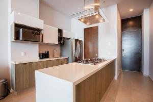 2 BR Ocean View Penthouse at Harbor 171 with Lux Amenities