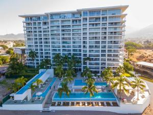 2 BR Ocean View Penthouse at Harbor 171 with Lux Amenities