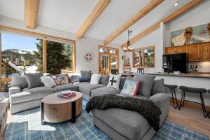 102 Mountain Lodge Way