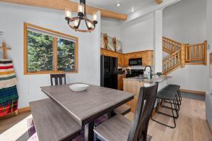 102 Mountain Lodge Way