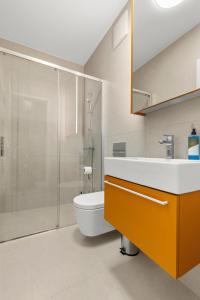 LAM Orange AC - Balcony