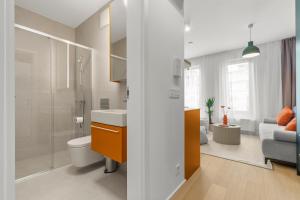 LAM Orange AC - Balcony