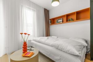 LAM Orange AC - Balcony