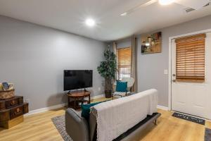 Chic Suite 25 Minutes From Midtown ATL and Airport