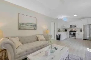 Camden Cottage # 4 - Downtown Stuart - Lighthouse Point