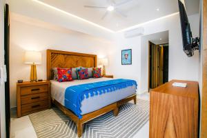 Luxury DVine Stay, Rooftop Pool in Romantic Zone