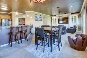 8 Mi to Kemah Boardwalk Texas Gulf Home with Patio - Bacliff