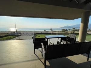 Sun and Sea Apartment - Beachfront, 2 Bedrooms with Sea View & Garden