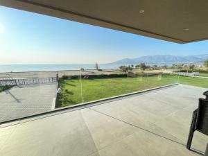 Sun and Sea Apartment - Beachfront, 2 Bedrooms with Sea View & Garden