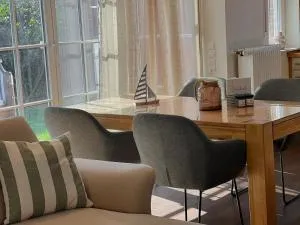 "Lachmöwe" im Möwennest Greetsiel - كرومهورن