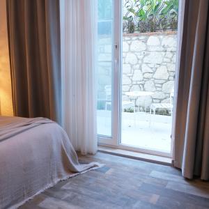 Sandal Alaçatı - Adult Only