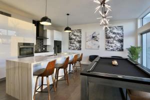 Tailgate Penthouse 2 Blocks from UT Stadium