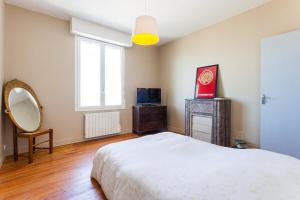 Superb beach-front family house