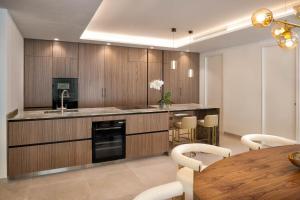 Luxury Villa Alma Pool, Garden & Parking