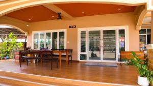 Capital O 75521 Sang Siri Apartment