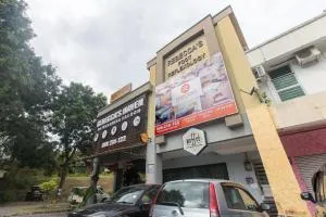 SPOT ON 89858 Rebecca's Homes - Kampong Nasob