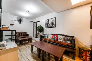 OYO 136 Regal Residences