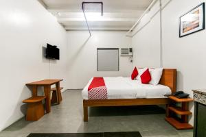 OYO 136 Regal Residences