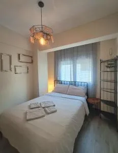 Cozy & Stylish Eastside Apt. - Triandría