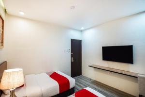 OYO 489 Casa Mia Hotel Suites