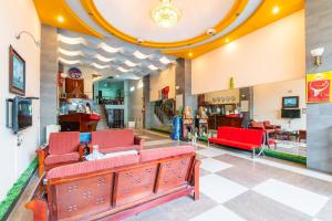 Super OYO 266 Golden Gate