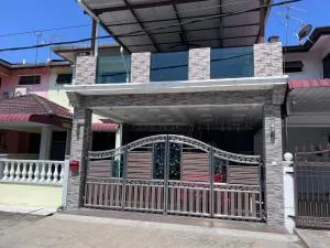 OYO Homes 90982 Hifi Rooms - Guar Chempedak