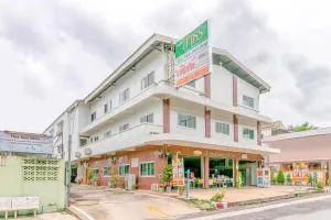 OYO 1161 Sathorn Mansion - Ban Bua Yai