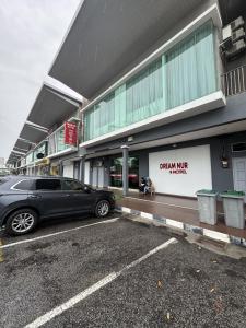 OYO 89497 Dream Nur Hotel