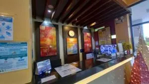 OYO 1037 Lendes Tourist Inn Main - Tabaco