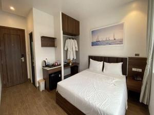 Capital O 1194 Bee Hotel