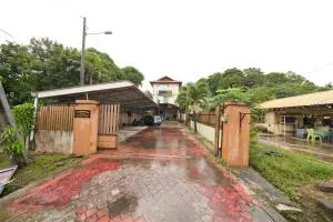 OYO 90915 Ilham Villa - Kuala Kerai