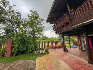 Suree Garden Resort & Karaoke