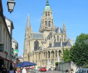 Appartements L'air marin Apt avec belle terrasse vue degagee sejour lumineux 10 mn a pied mer et centre Port en Bessin, tous commerces et restaurants, proche Bayeux et Omaha Beach : photos des chambres