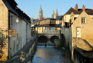 Appartements L'air marin Apt avec belle terrasse vue degagee sejour lumineux 10 mn a pied mer et centre Port en Bessin, tous commerces et restaurants, proche Bayeux et Omaha Beach : photos des chambres