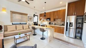 Modern 3-Bedroom Retreat in Ajijic-Walk To Everything-Gym-Pickleball-Golf Cart