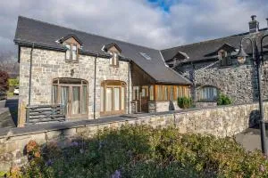 Yr-Hen-Ty-Coets - Llancynfelyn