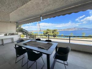 Beachfront Apartment in Varkiza