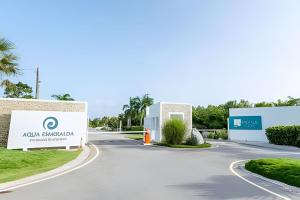 Aqua Esmeralda by Advantage Club