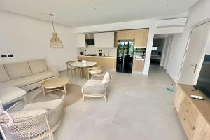 Aqua Esmeralda by Advantage Club