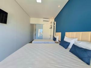 Suítes com piscina a 2 quadras da Praia da Enseada