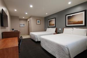 Queen Room with Two Queen Beds room in Dunes Inn - Wilshire