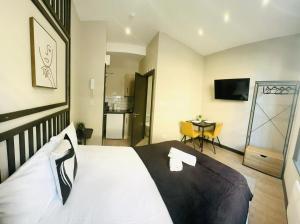 The Seven Sisters House - NO 01A - Stylish Comfort Studios