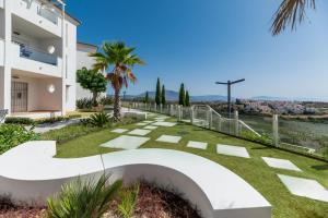 Oasis with terrace and sea view 2BR, garden & pool