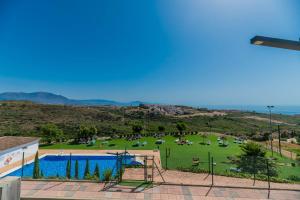 Oasis with terrace and sea view 2BR, garden & pool