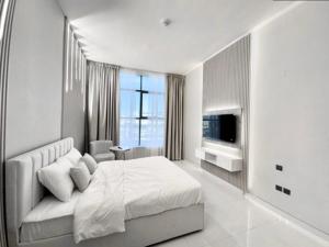 Al Manara Premium Luxe Sheikh Zayed View Studio