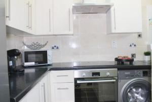 Modern 2 bed room Near Vauxhall, Bright & Well-Connected